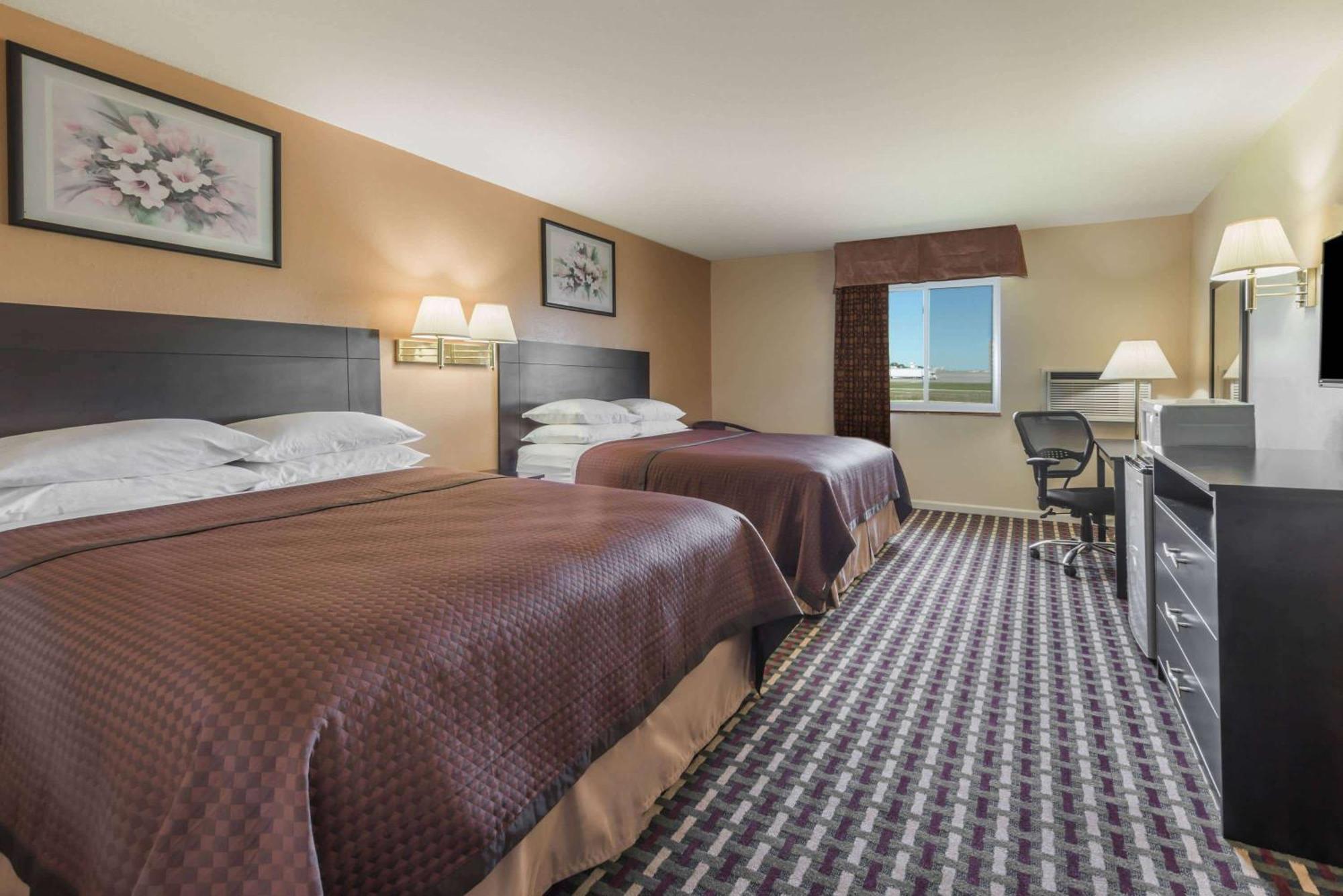 Super 8 By Wyndham Higginsville Exterior foto